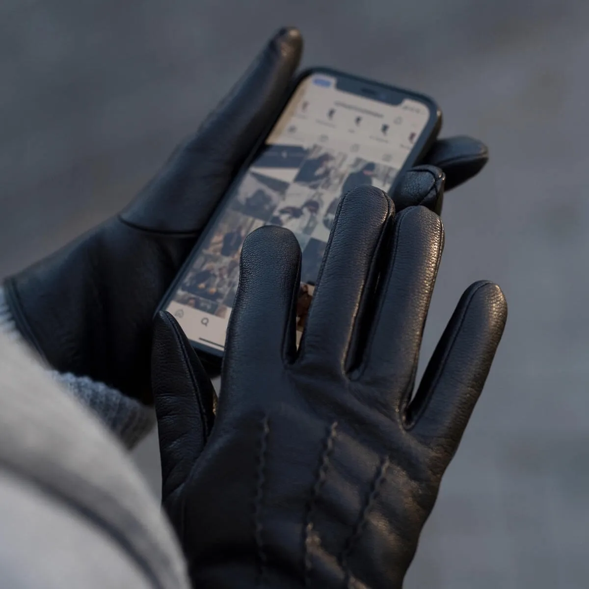 Alessandra (black) - goatskin leather gloves with lambswool lining & touchscreen feature