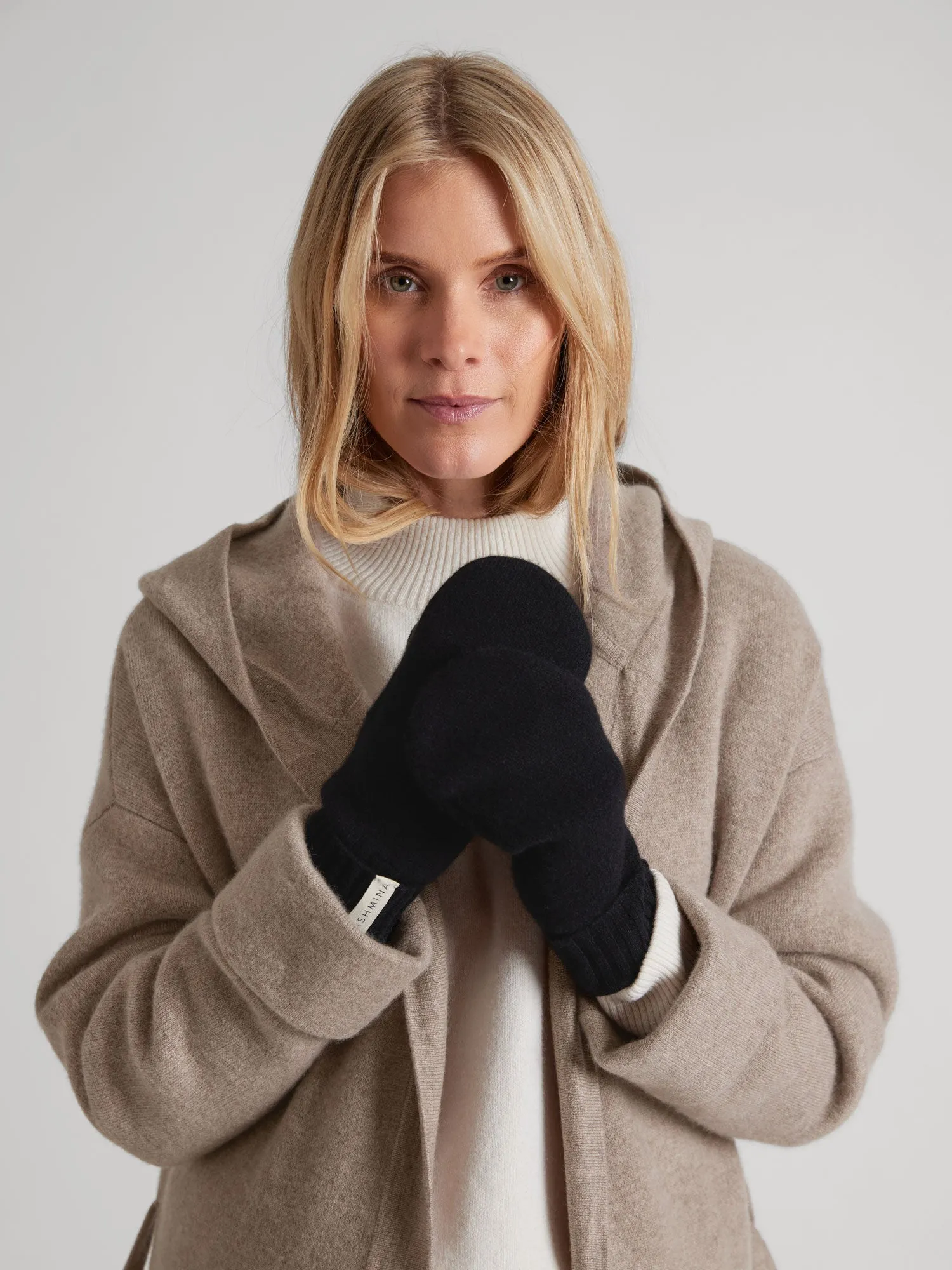 Cashmere mittens "Fryd" - black