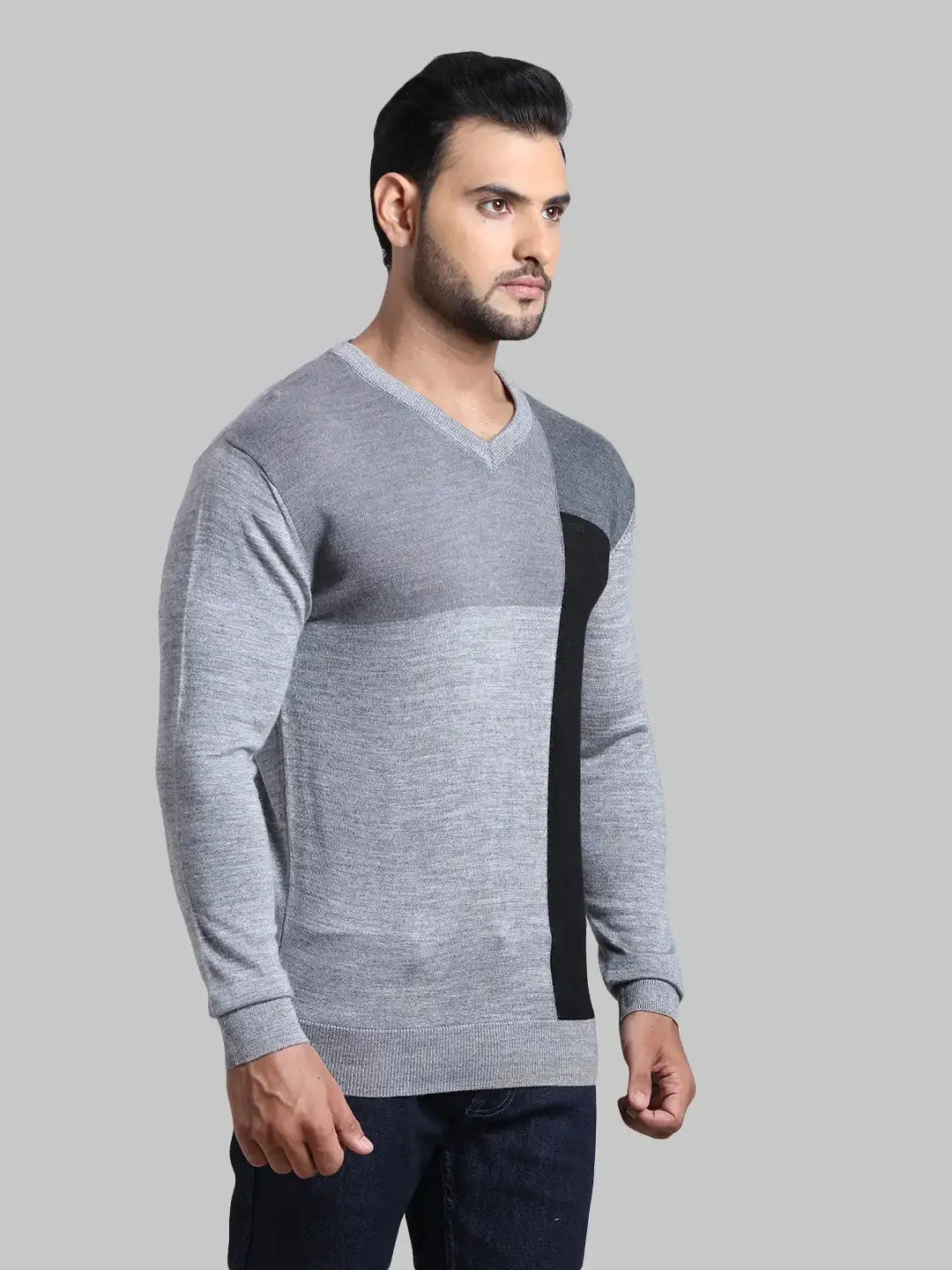 Men Grey Tailored Fit Intarsia Acrylic Wool Blend Full Sleeve V Neck Collar Sweaters