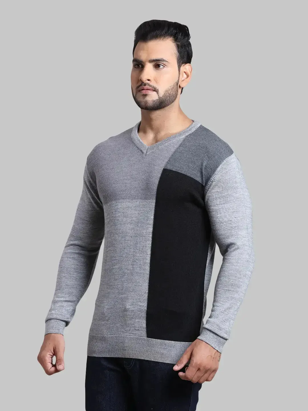 Men Grey Tailored Fit Intarsia Acrylic Wool Blend Full Sleeve V Neck Collar Sweaters