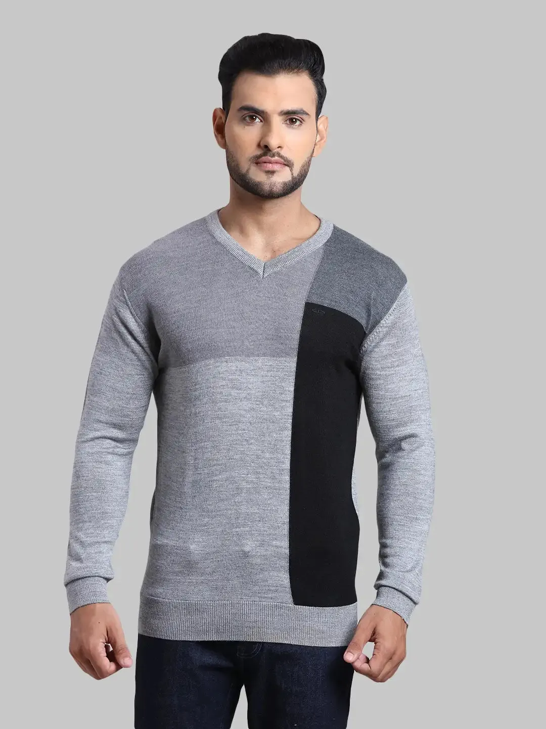 Men Grey Tailored Fit Intarsia Acrylic Wool Blend Full Sleeve V Neck Collar Sweaters